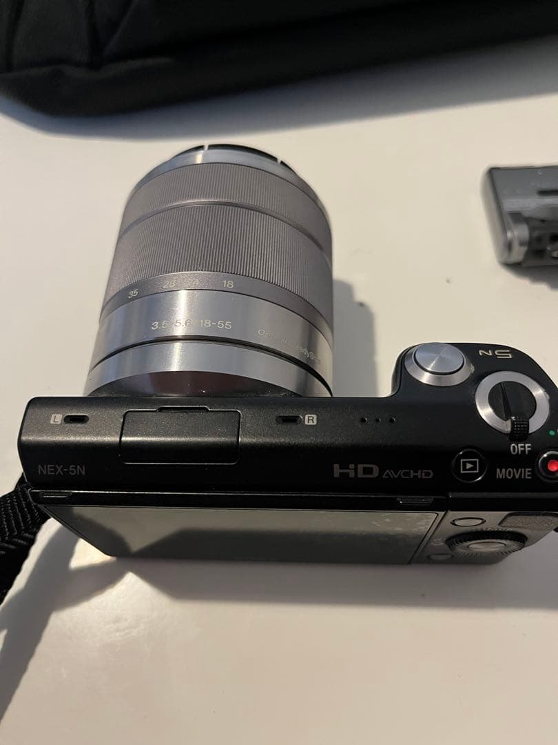 ピンクの猫　SONY NEX-5N 18-55mmレンズバッグフラッシュ