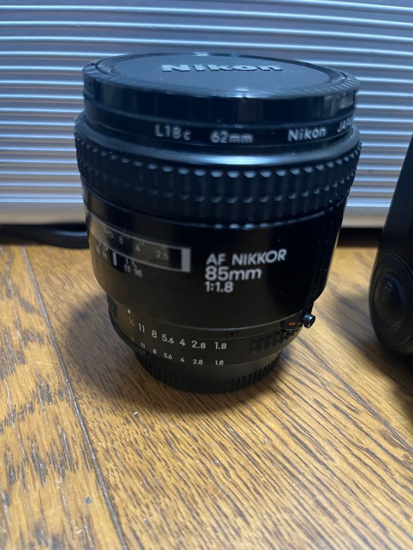 Nikonレンズ2個ストロボ1個