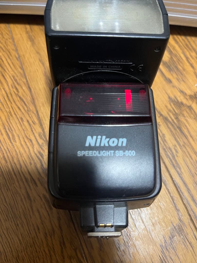 Nikonレンズ2個ストロボ1個