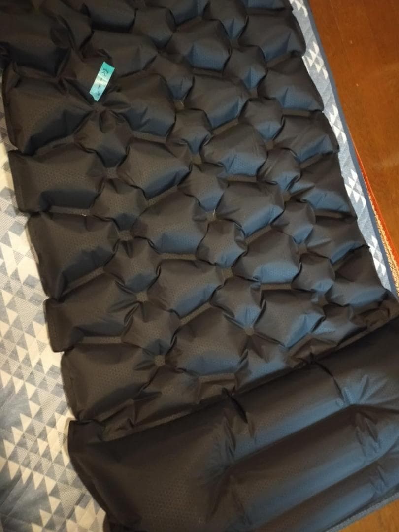 ☆寝心地良い　ポンプ内蔵型エアーマット一体化枕ピロー付き