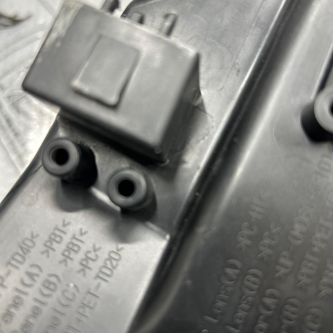 ヴォクシー右ヘッドライト