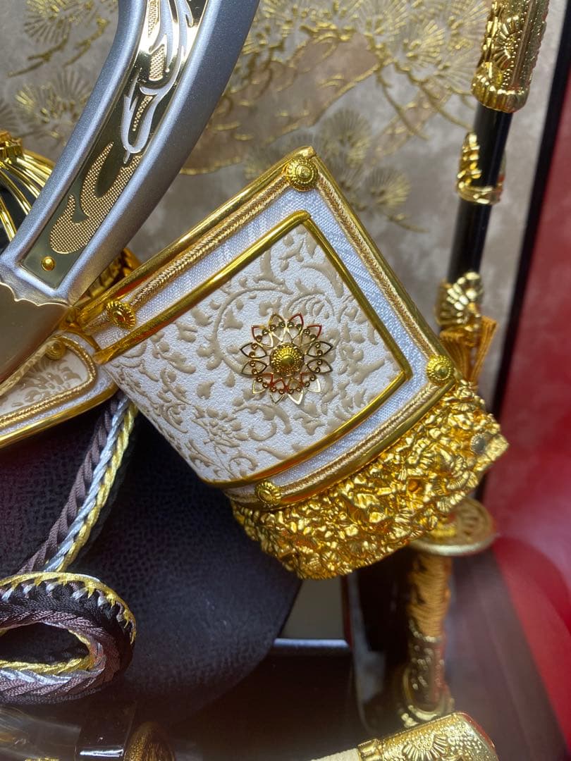 東京久月　五月人形　家紋付き兜飾り　ガラスケース入　１２号