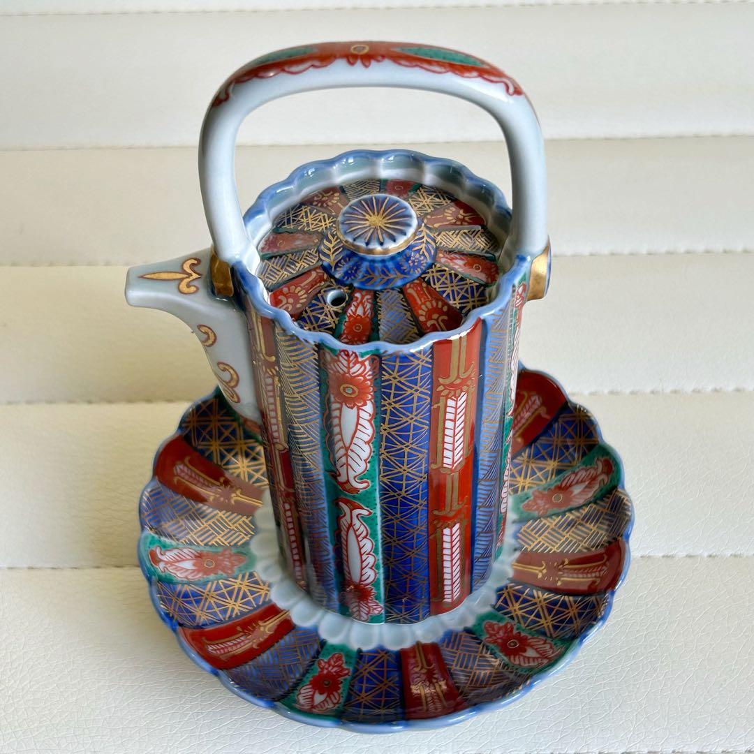 有田焼　林九郎窯　染錦地紋台付汁次　お醤油差し受皿付　菊割金彩古伊万里　波佐見焼