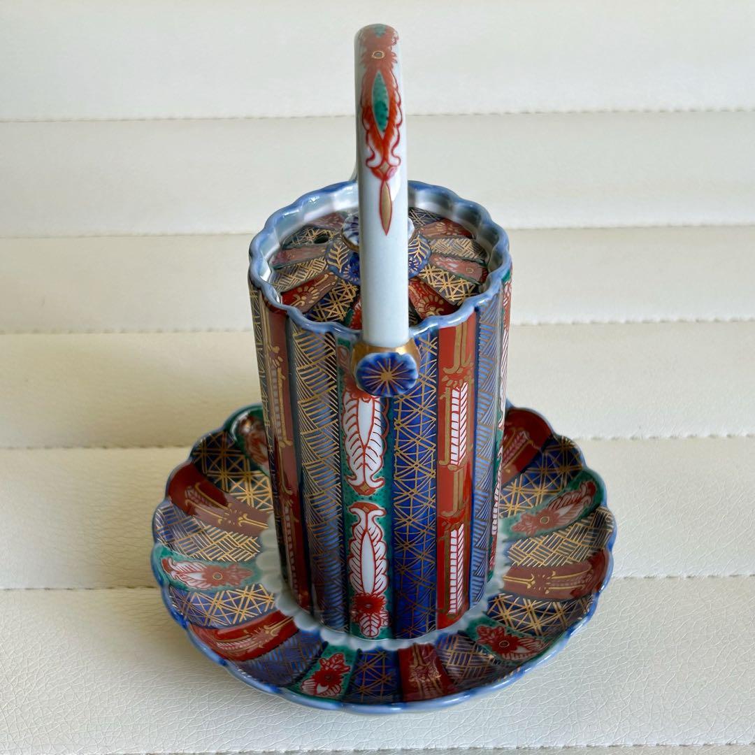 有田焼　林九郎窯　染錦地紋台付汁次　お醤油差し受皿付　菊割金彩古伊万里　波佐見焼