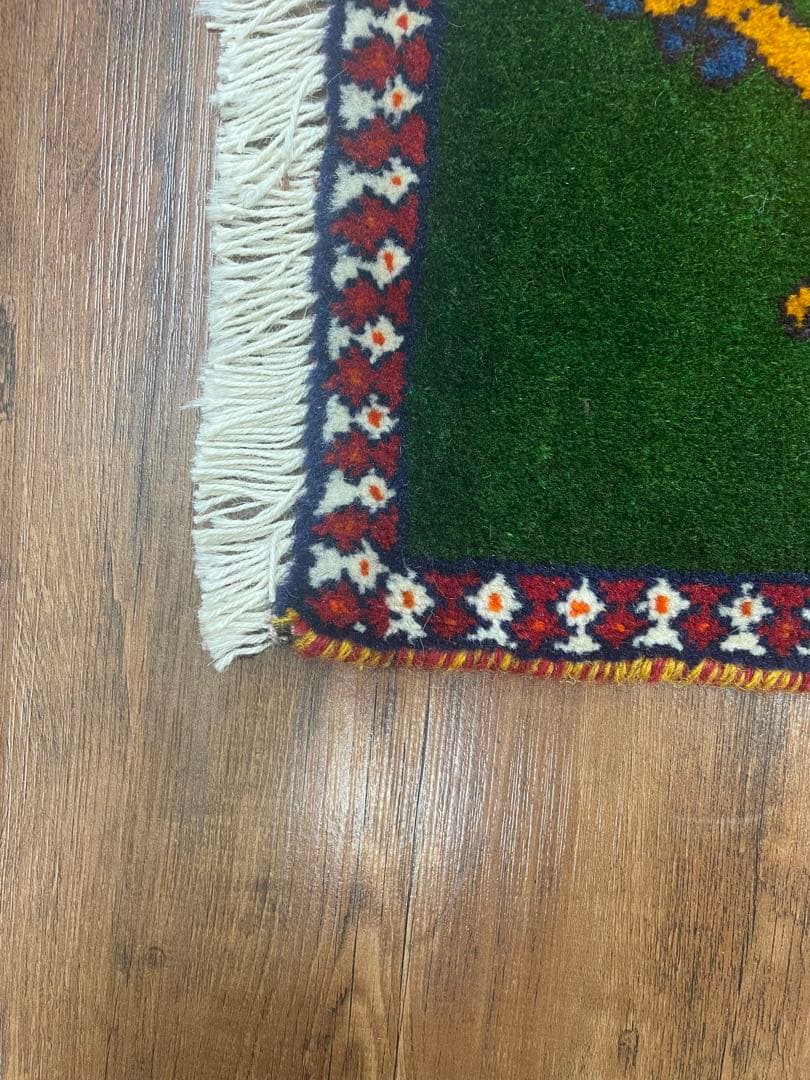 新品　ペルシャ絨毯　手織り　ヤラメ産　ライオン　緑色