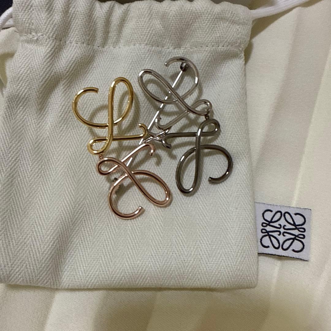 LOEWE メタルブローチセット