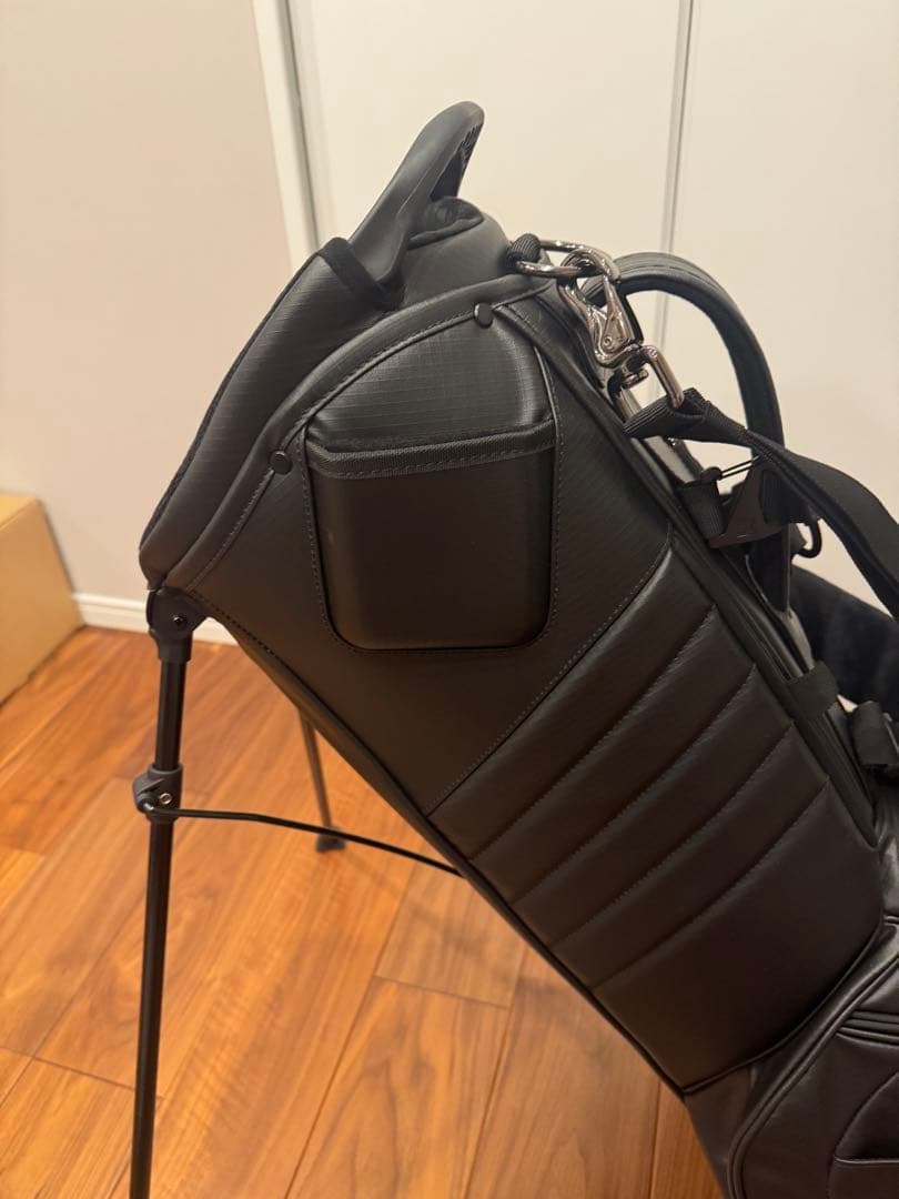 MNML GOLF キャディバッグ ワイヤレススピーカー付き、ソーラー充電機付き