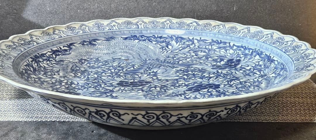 江戸時代後期　古伊万里　染付　鳳凰に牡丹唐草文様　大皿　兜皿　径 約40.8cm