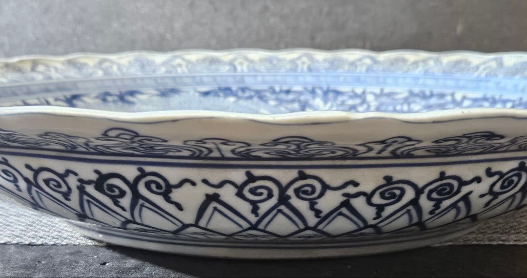 江戸時代後期　古伊万里　染付　鳳凰に牡丹唐草文様　大皿　兜皿　径 約40.8cm