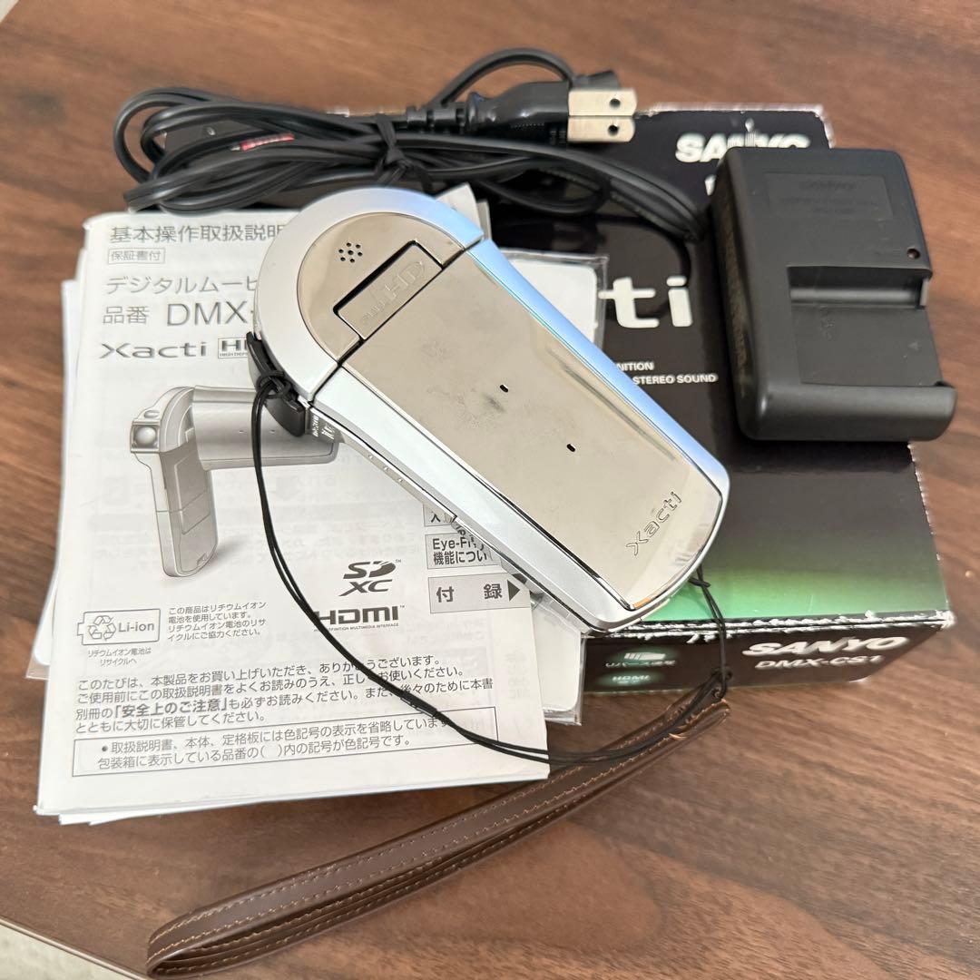 SANYO Xacti DMX-CS1 フルハイビジョンムービーカメラ シルバー