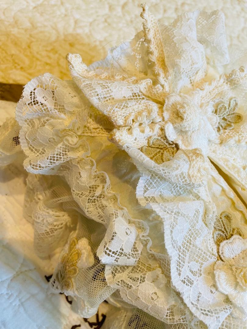 ❤️さえら★ヒスクローネ★エレガント★お花モチーフリボン飾り★チュールフリルカバー