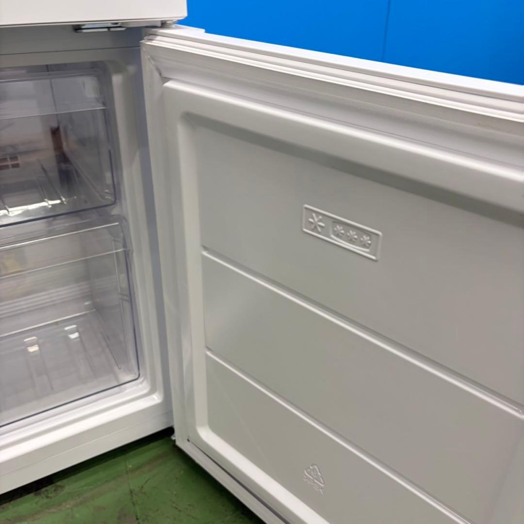 637 ホワイトカラー　2023年製　冷蔵庫　100L強　小型　一人暮らし 美品