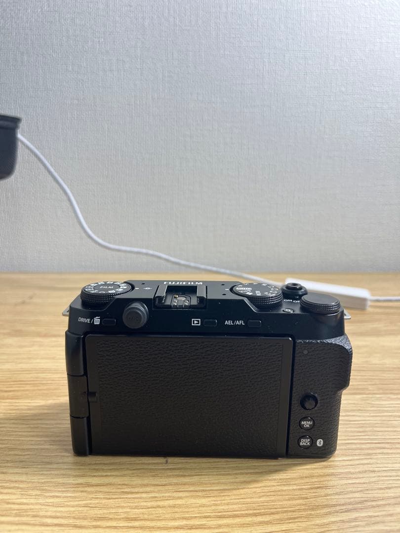 【一時的に値下げ中】FUJIFILM X-M5 ミラーレスカメラ 本体とケース