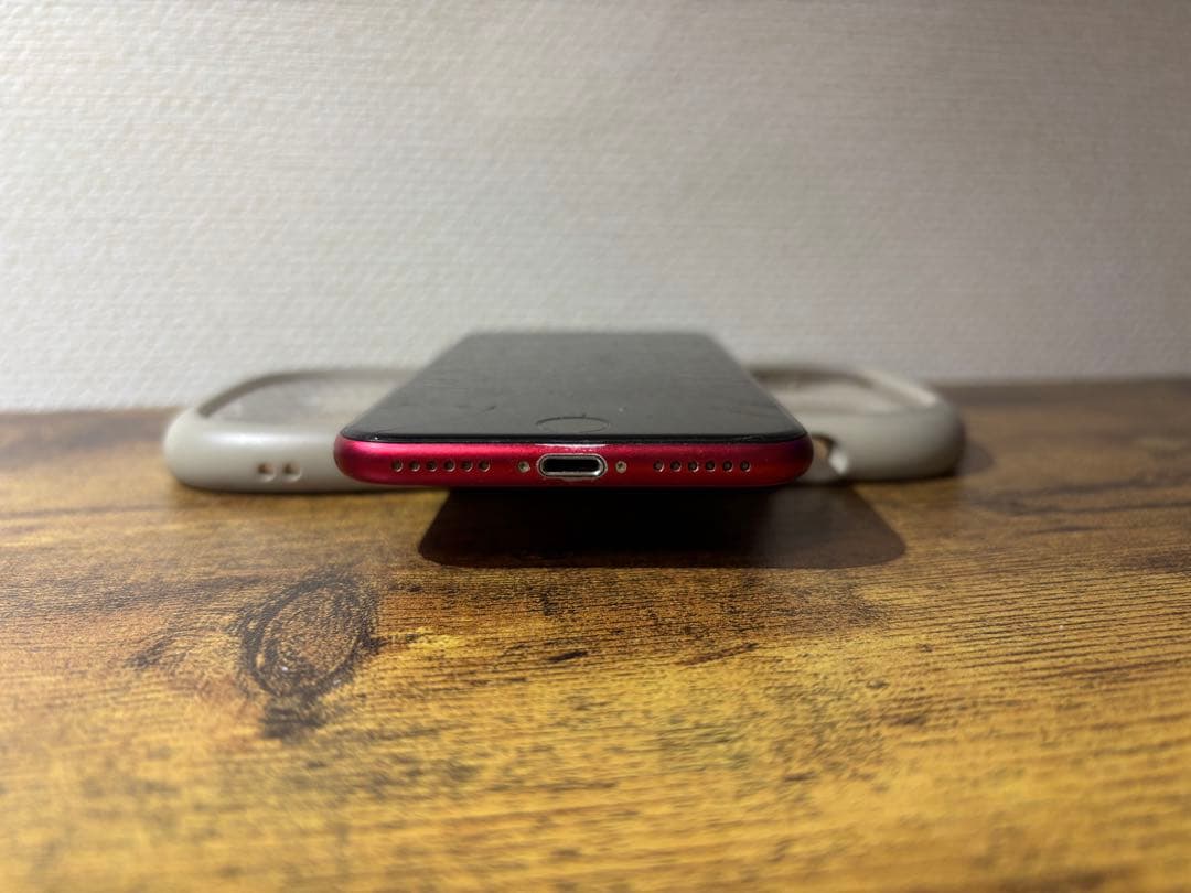 【ジャンク】iPhone SE (第2世代) 赤色 画面&カメラひび割れ