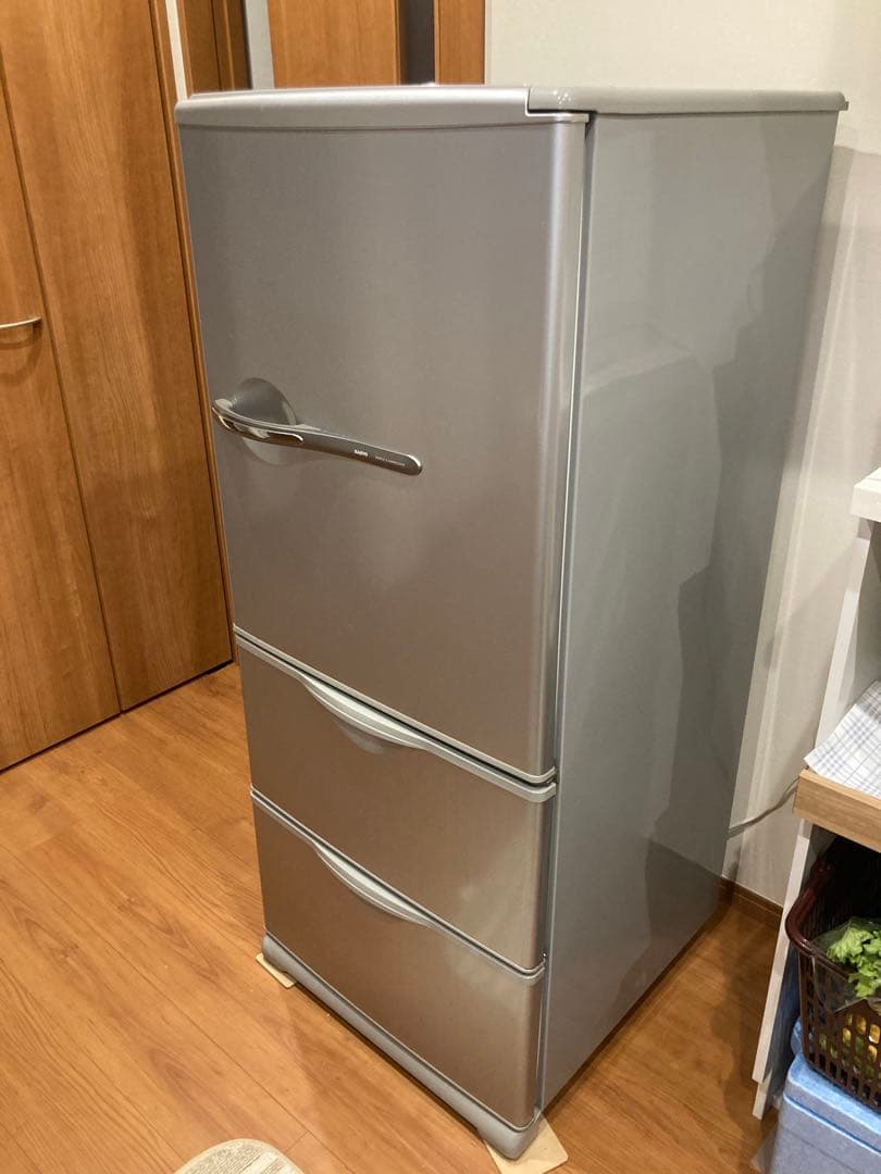 1/29出品取下予定(送料込)レンジが置ける冷蔵庫SR-261R 3ドア レトロ