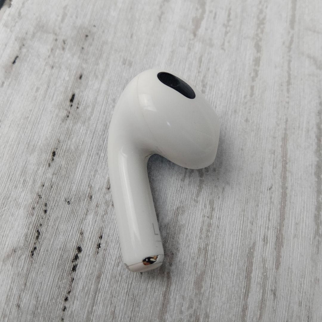 AirPods本体 ケース付　ワイヤレスイヤフォン ホワイト　第3世代