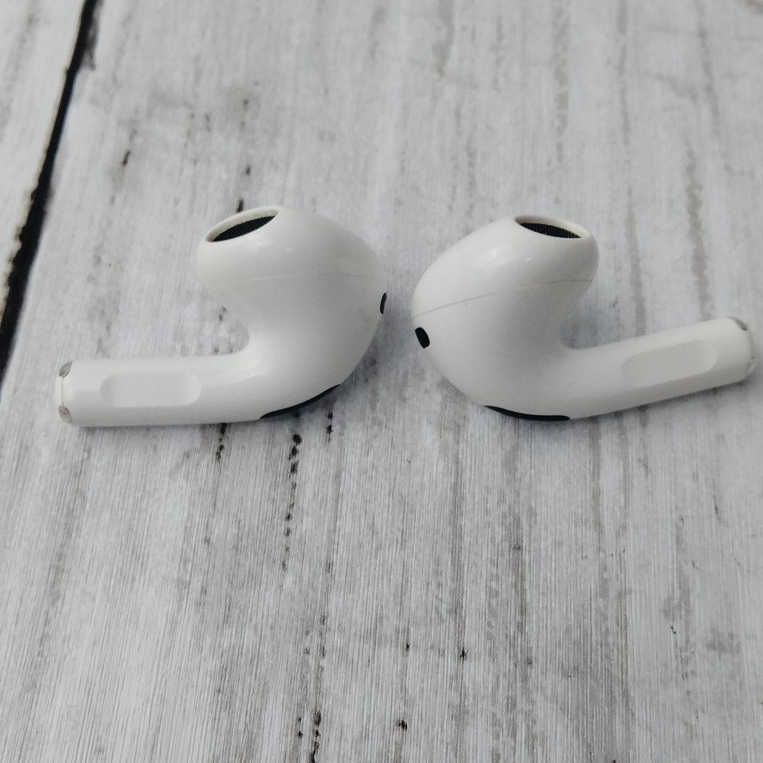 AirPods本体 ケース付　ワイヤレスイヤフォン ホワイト　第3世代