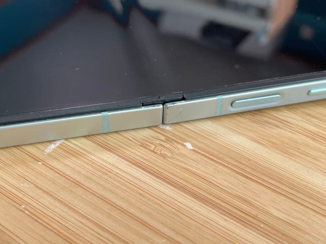 Galaxy Z Flip6 本体(画面故障)