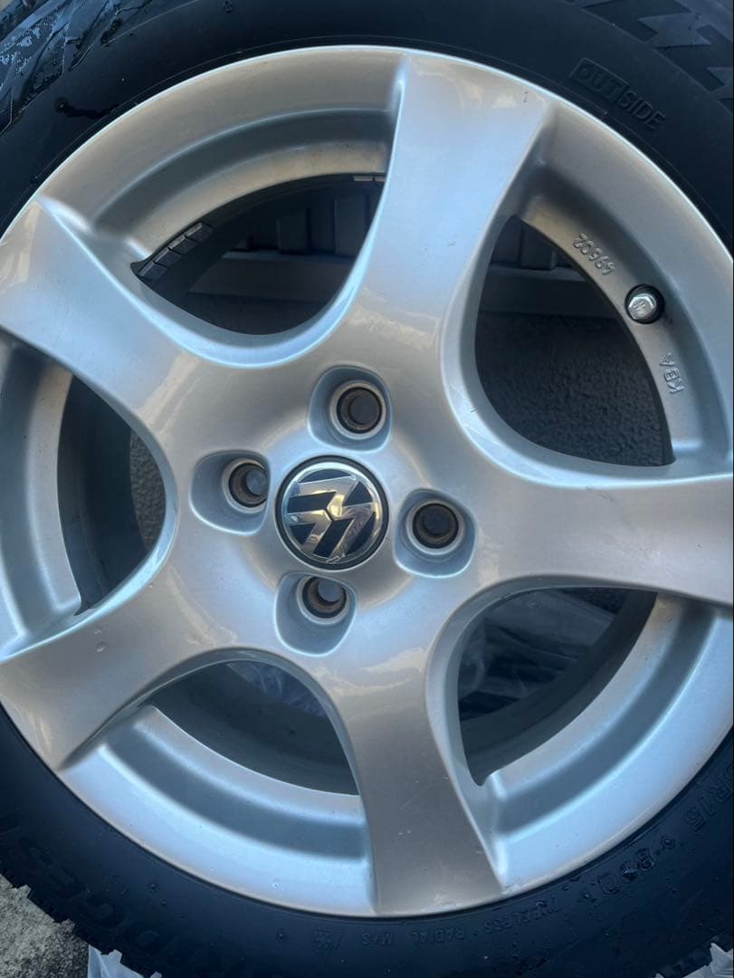 23年製　BS VRX2 185/55R15 82Q & VW UP ホイール