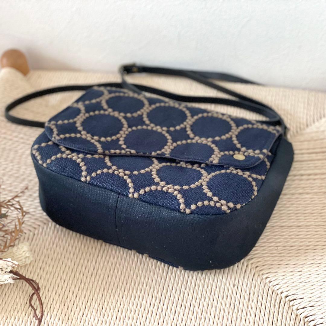 ⚮̈ミナペルホネン　tambourine いっぱいポッケのフラップポシェット