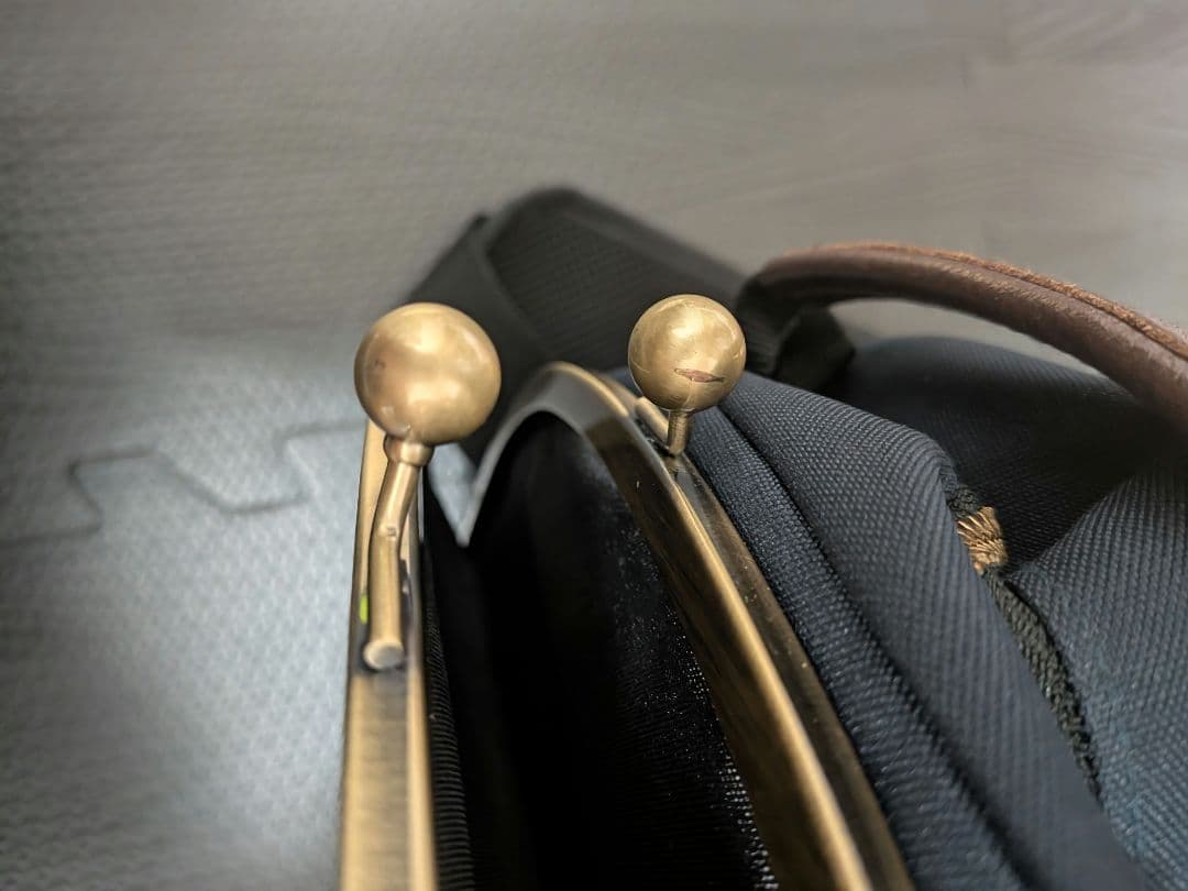 アヤノコウジ ブラックレーベル がま口 ポシェット型 ボディバッグ