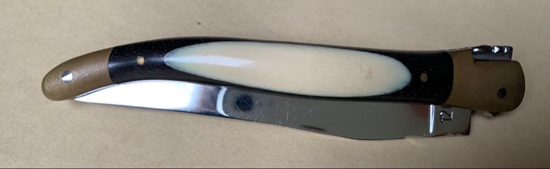 LAGUIOLE EN AUBRAC ナイフ12C27 折りたたみ　ラギオール