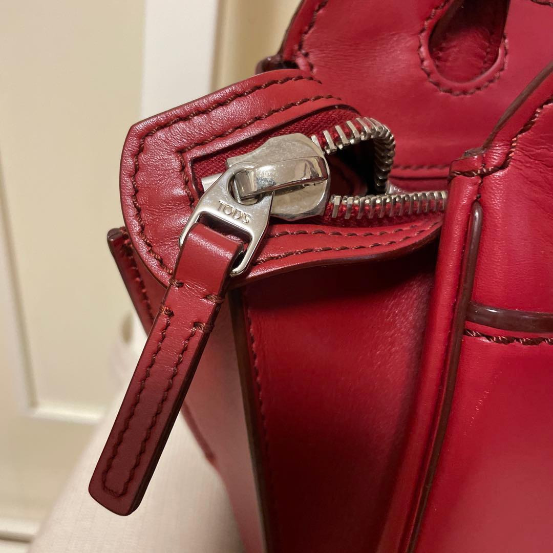 トッズ　ショルダーバッグ レッド