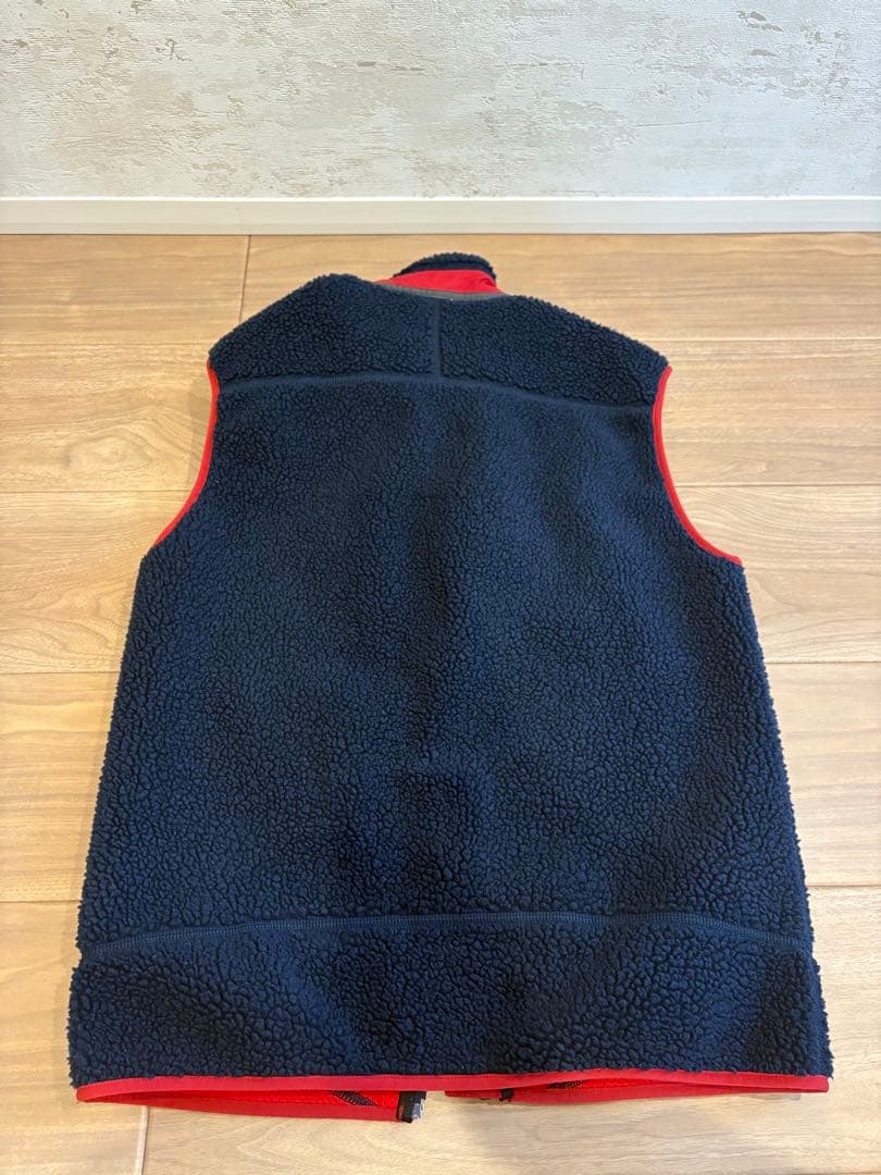 patagonia フリースベスト ネイビー/レッド