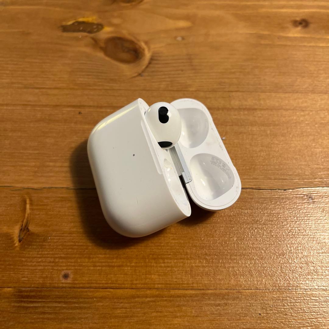 AirPots3 左とケース