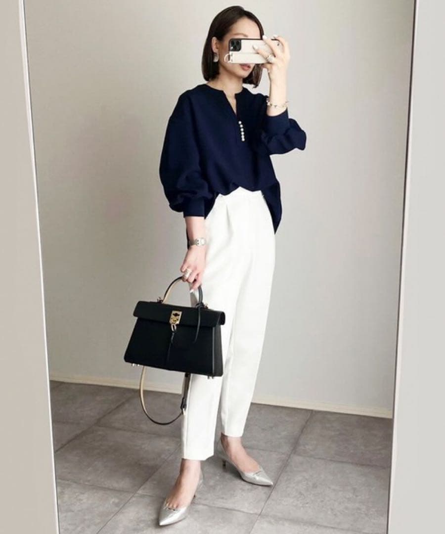 新品タグ付⭐️エマテイラー❤️パール釦キーネックロングスリーブブラウス 黒