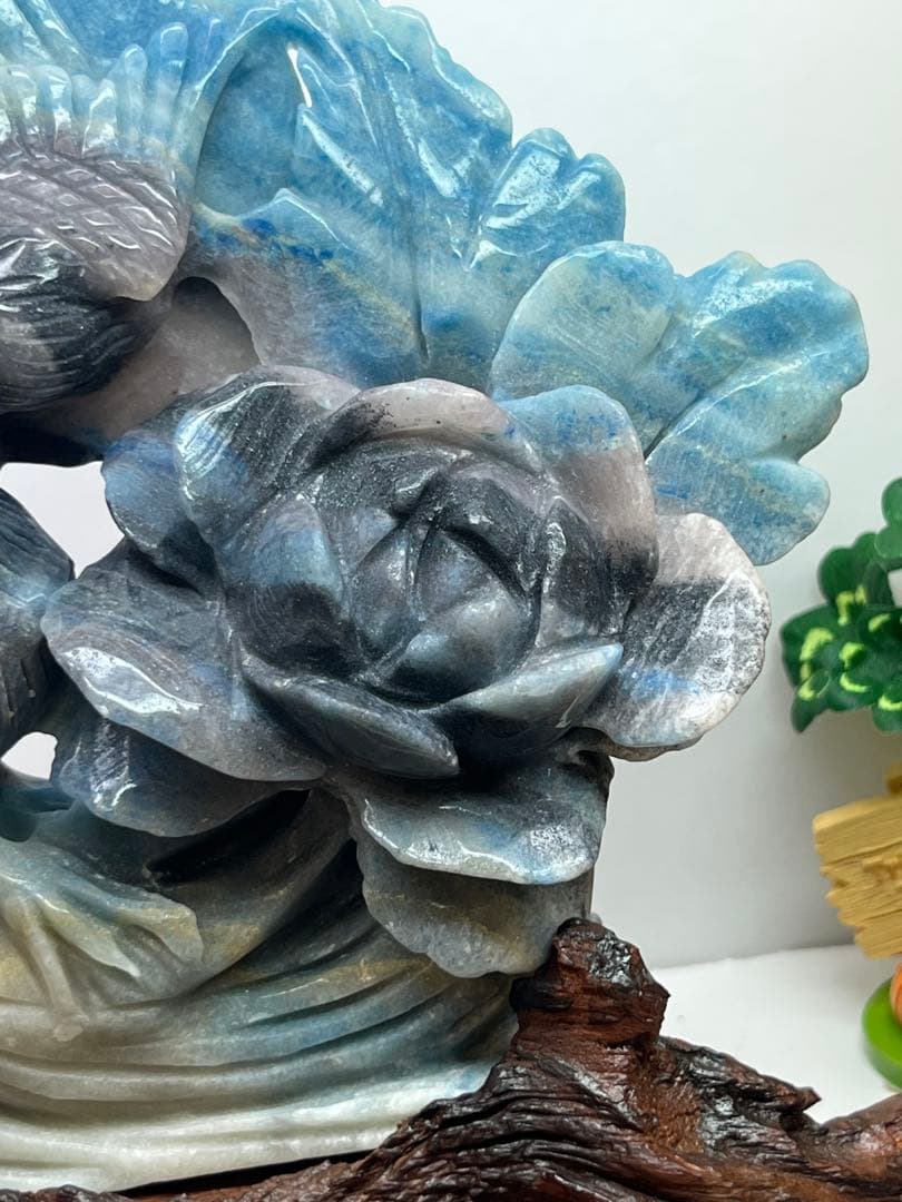 天然石　トロレアイト　カービング　薔薇の2匹の鳥　彫刻台座付きNo.1254