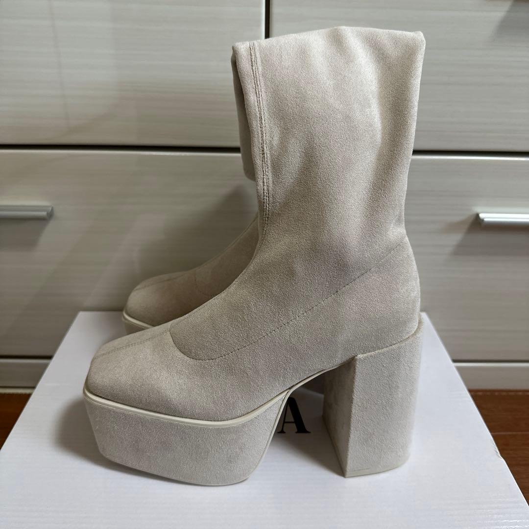 新品★GYDA★ストレッチチャンキーブーツ★ロングブーツ★アイボリーM★ジェイダ