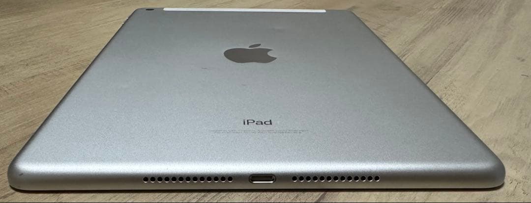 iPad（第5世代）32GB Wi-Fi＋Cellularモデル