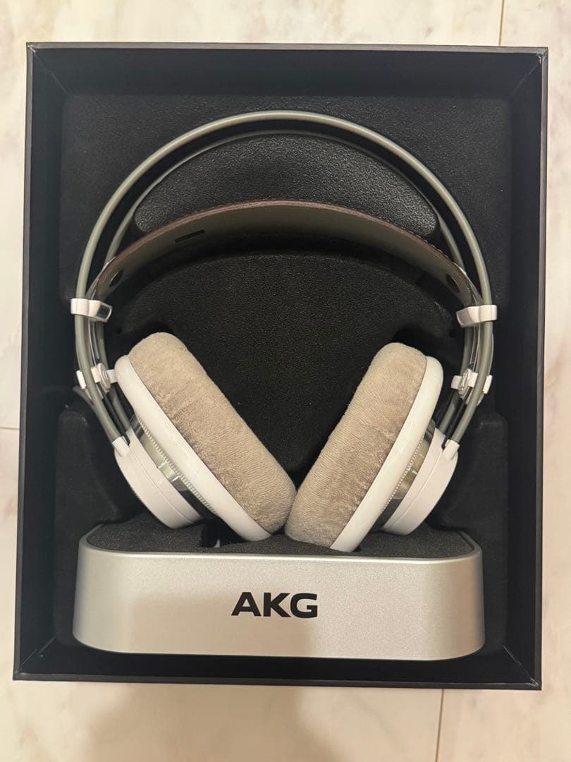 AKG K701（有線ヘッドホン）