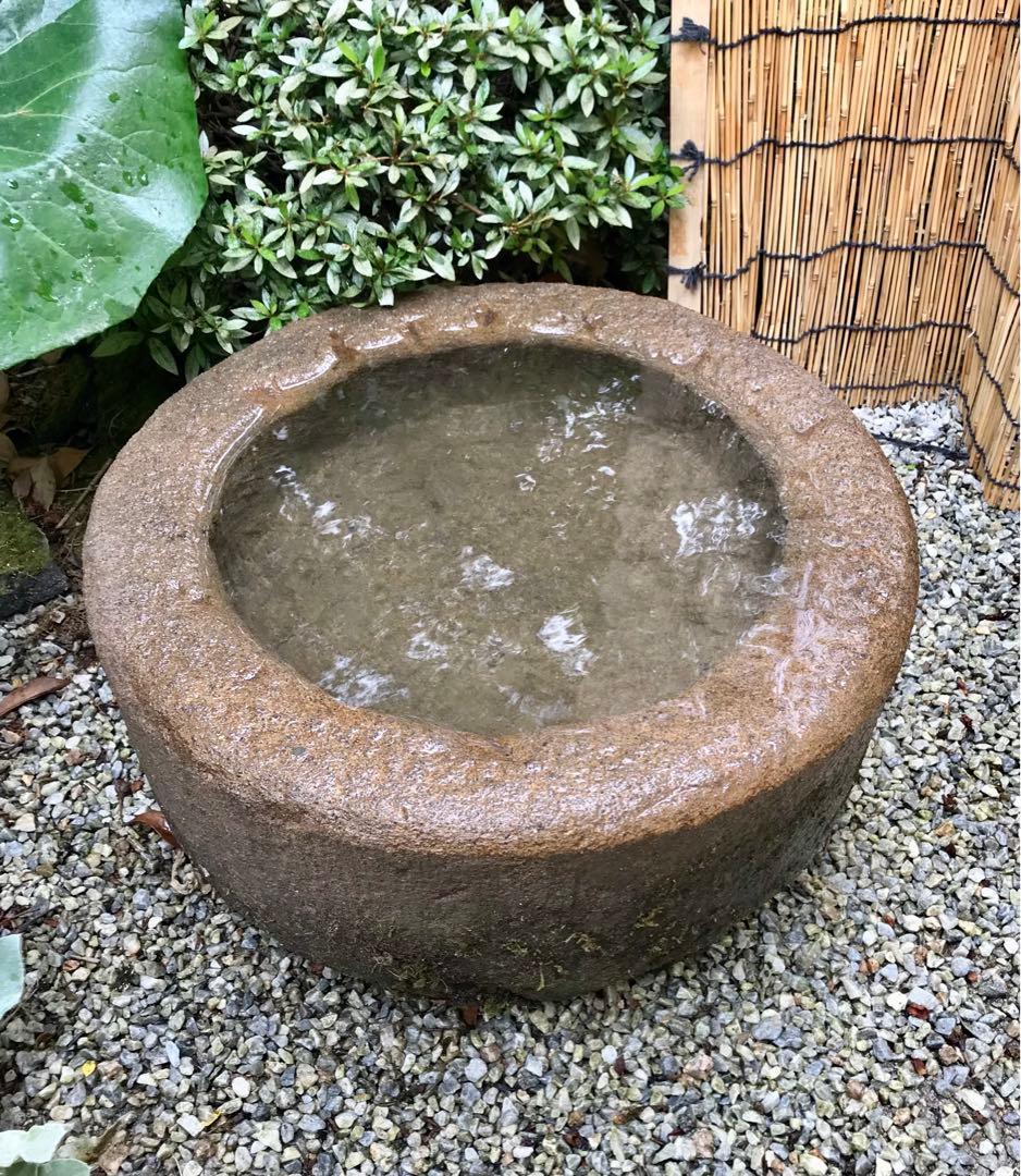 更に値下げ中天然自然石・水鉢・蹲・庭石・バードバス・オブジェ・ガーデニング