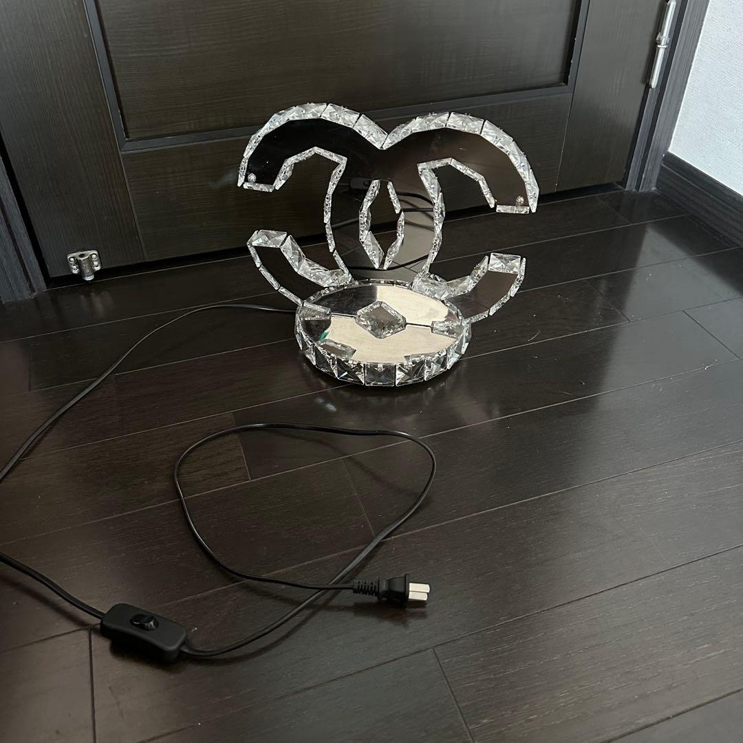 シャネル ロゴ ランプ クリスタル風