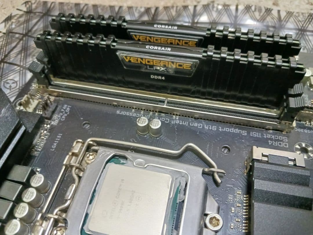 GIGABYTE Z390 AORUS ELITE 本体