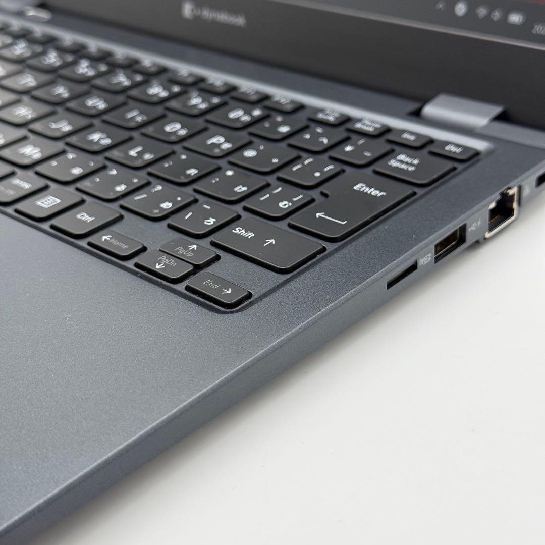 美品 dynabook 11世代i5 16GB SSD256 高速静音 875g