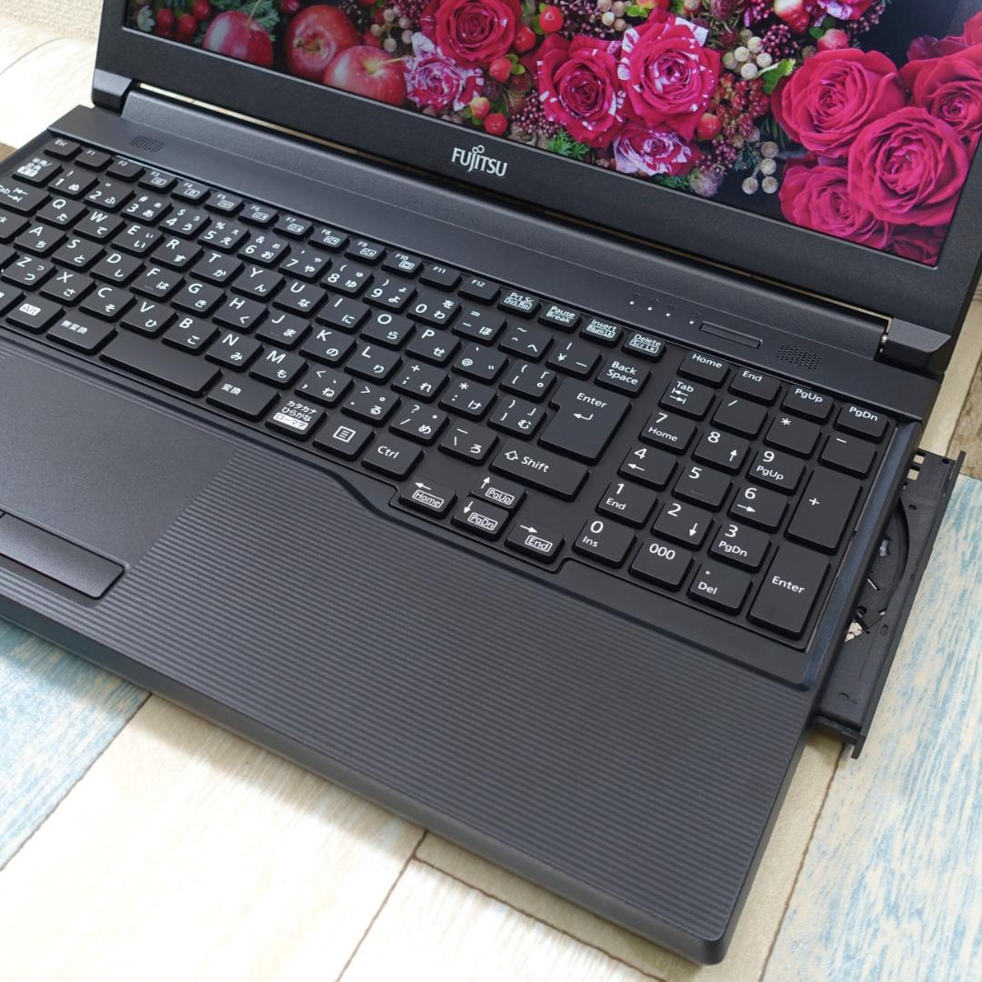 未使用に近いバリ速の２０２３年製✨１２世代ｉ５に超高速ＳＳＤ＆大容量１６Ｇメモリ