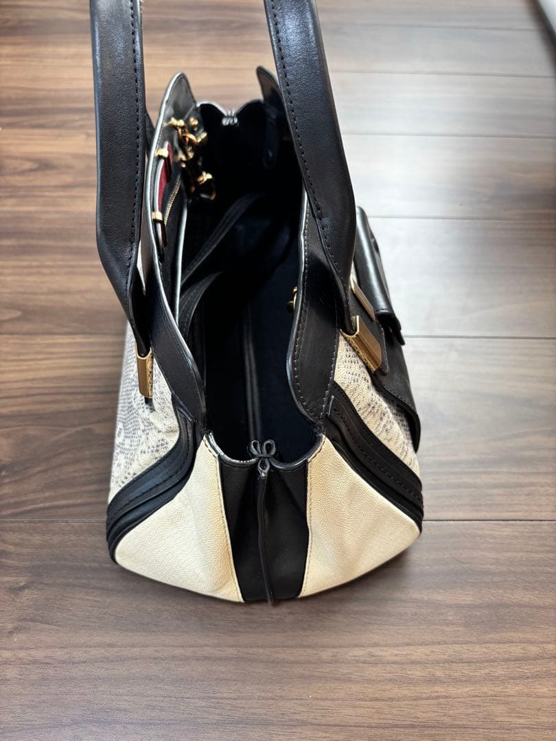 クロエ リトルアリス　蛇柄