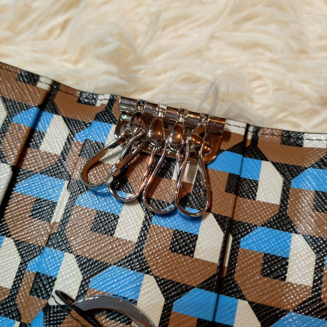 新品✨️　NFCタグ　プラダ　キーケース　4連　サフィアーノレザー　3角ロゴ