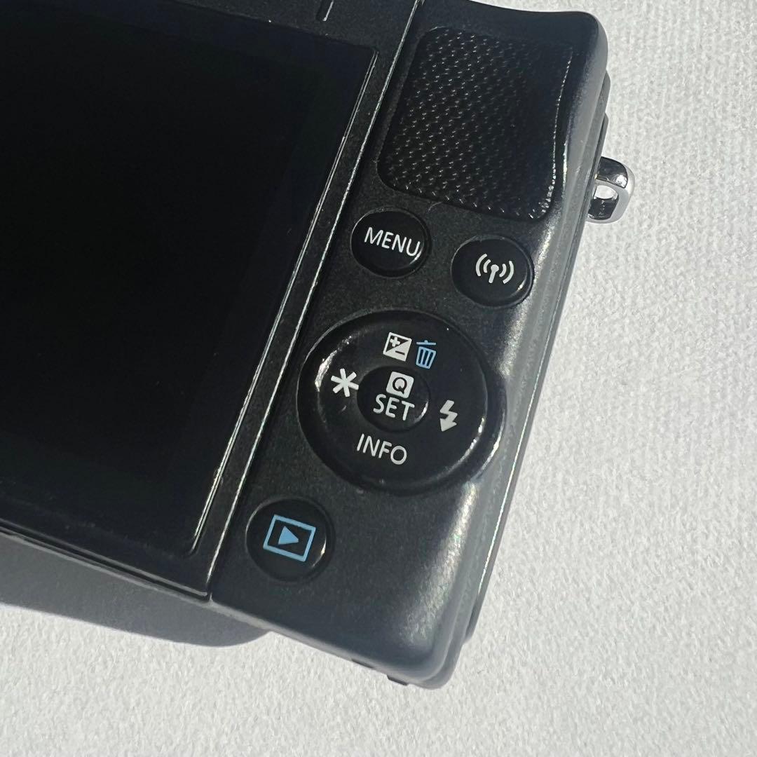 Canon EOS M100 レンズキット＋単焦点レンズ付き