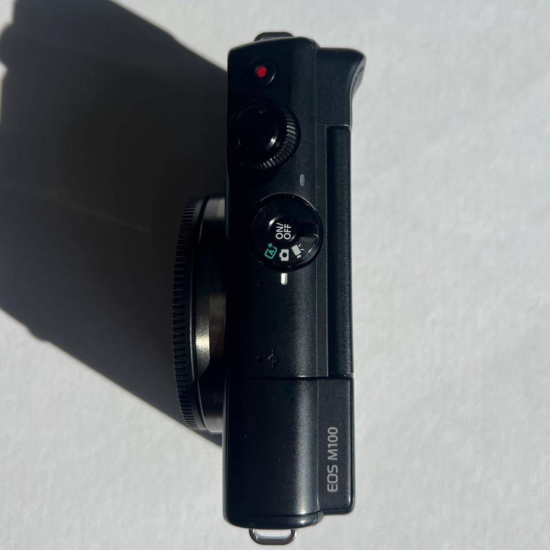 Canon EOS M100 レンズキット＋単焦点レンズ付き
