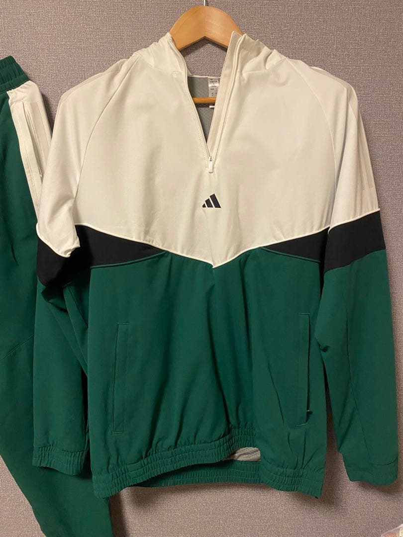 adidas グリーン ハーフジップジャケットとパンツセット