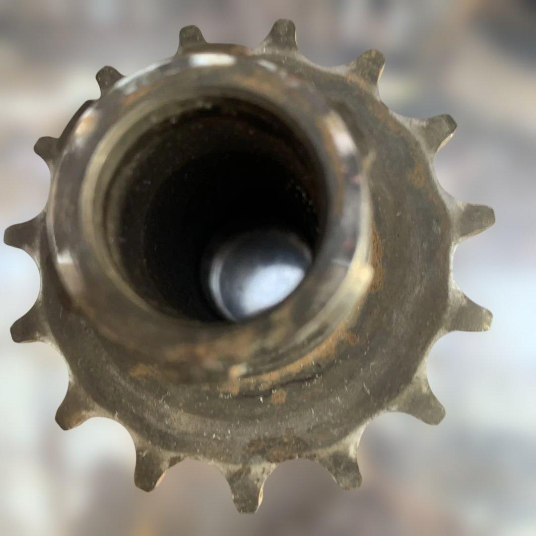 純正モトラフロントスプロケットカウンターシャフト15T