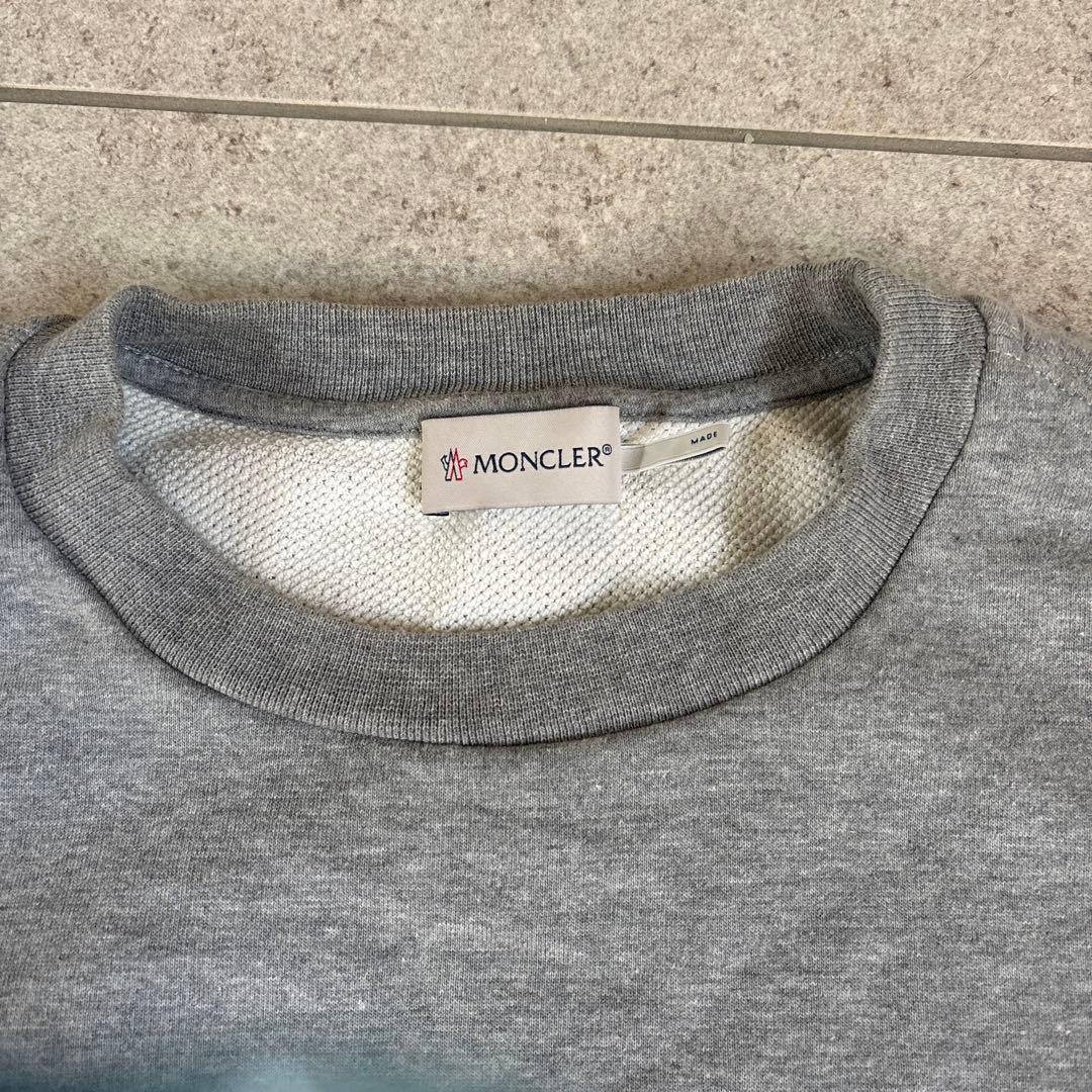 美品　MONCLER モンクレール ロゴワッペントレーナー XSストーン グレー