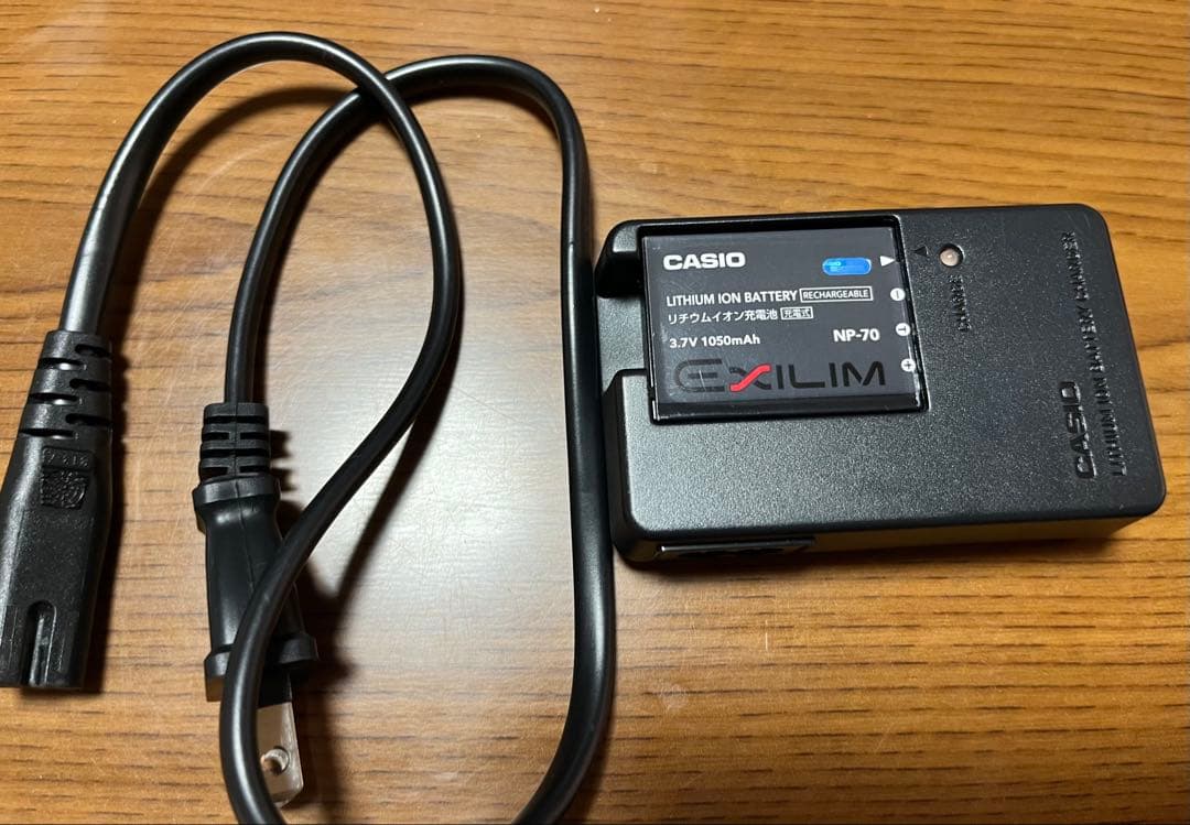 CASIO 9.1メガピクセル コンパクトカメラ