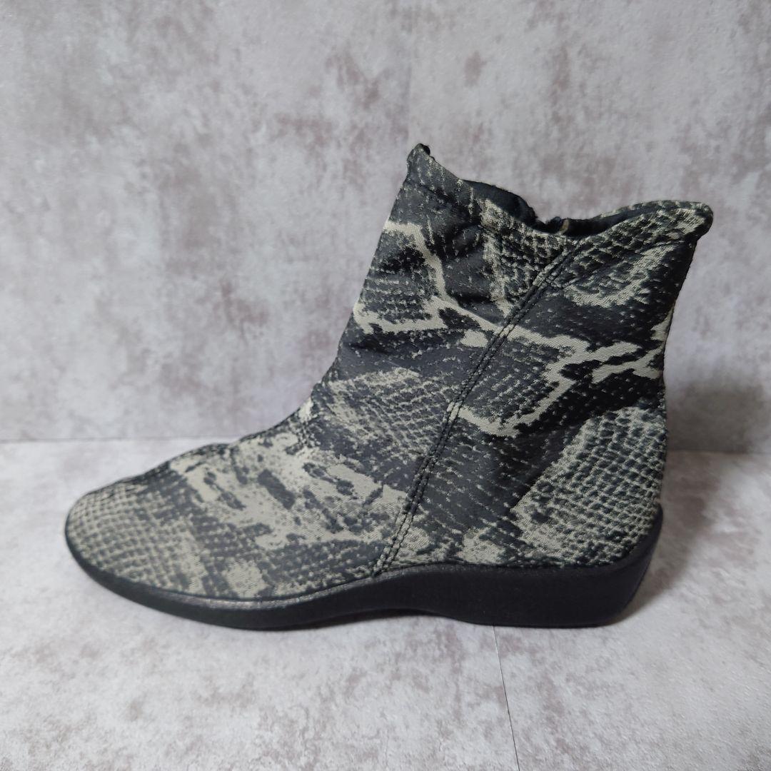 新品未使用　アルコペディコ　ショートブーツ　大きいサイズ　蛇プリント　軽量　39