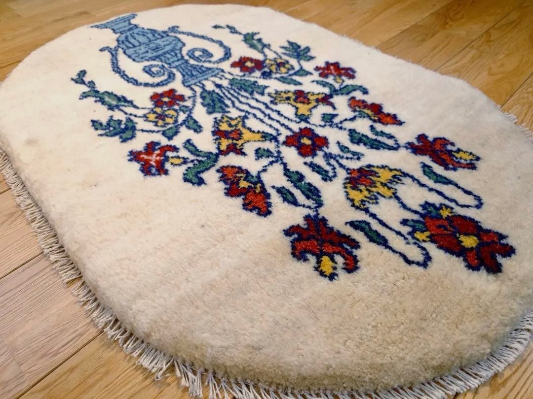 【キャンペーン】ペルシャ　ギャッベ　小判型　92×62　アイボリー　花瓶　花