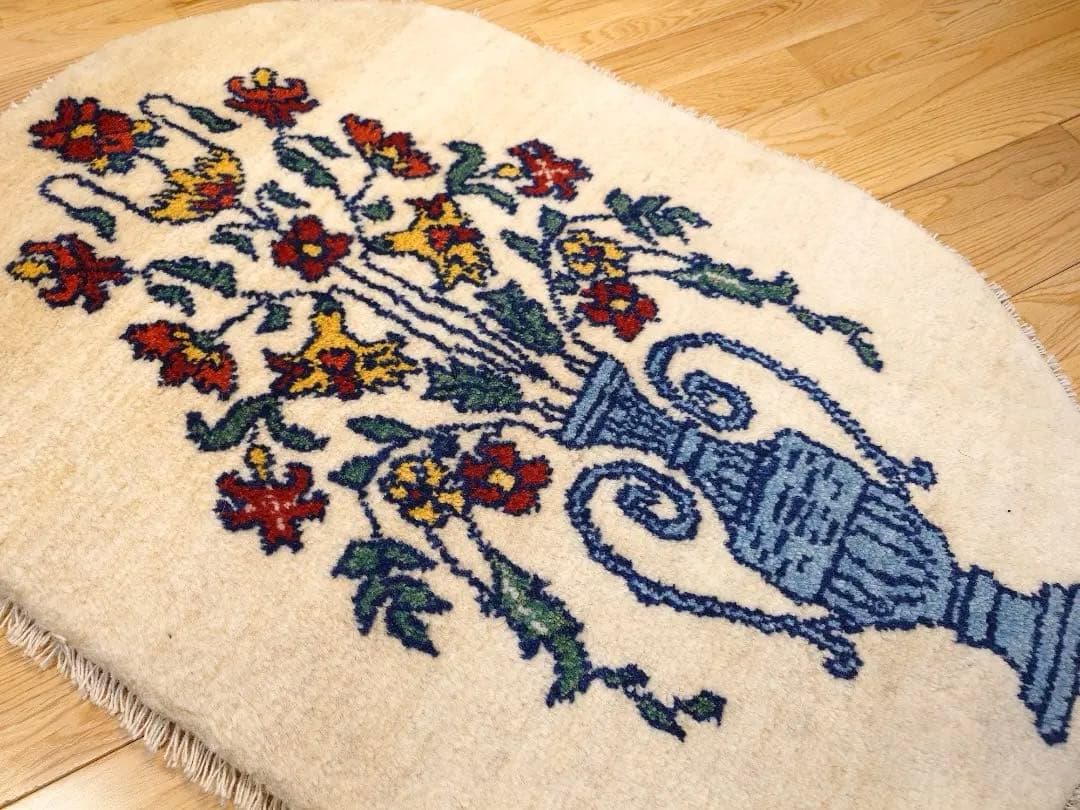 【キャンペーン】ペルシャ　ギャッベ　小判型　92×62　アイボリー　花瓶　花